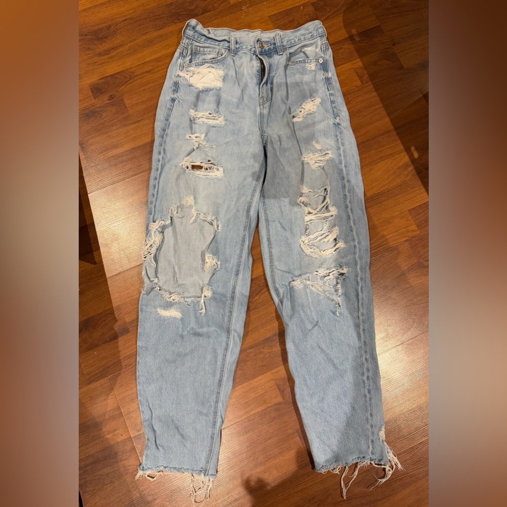 American Eagle Relaxed Mom jean